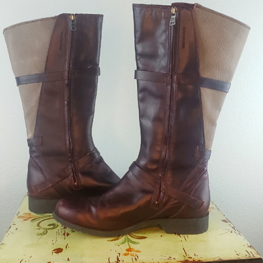 Teva De La Vina boots